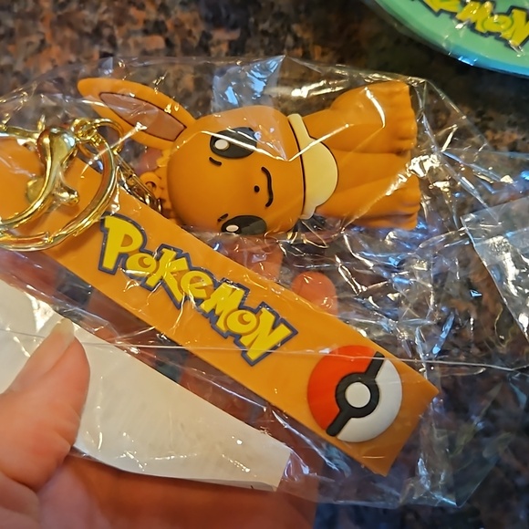 Pokemon Keychain pick 1 - Picture 2 of 3